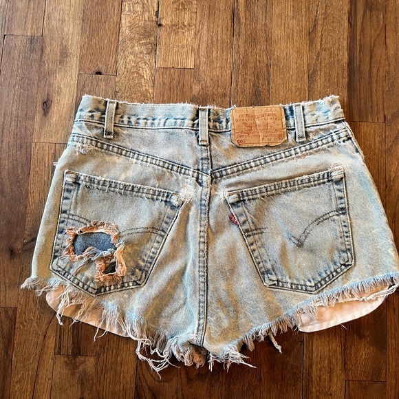 Vintage distressed Levi cut offs - Picture 3 of 5